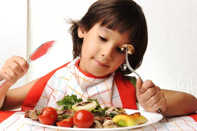 نقش تغذیه در کاهش اثرات بیش فعالی در کودکان – دکتر رویا خادمیان