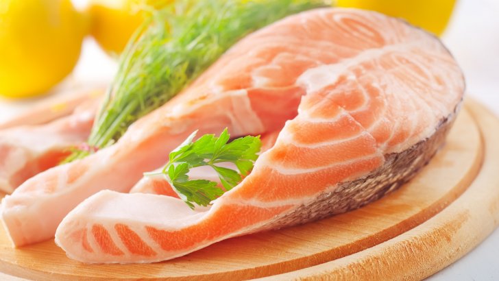 pescado filete de salmon 1803400241 - مواد غذایی مفید برای پاکسازی قلب و عروق