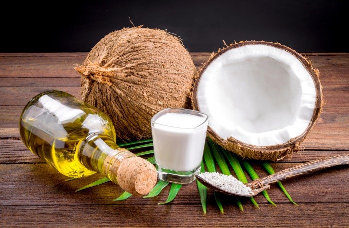 coconut oil 1 - بهترین مواد غذایی فیبردار برای کاهش وزن و سلامت دستگاه گوارش