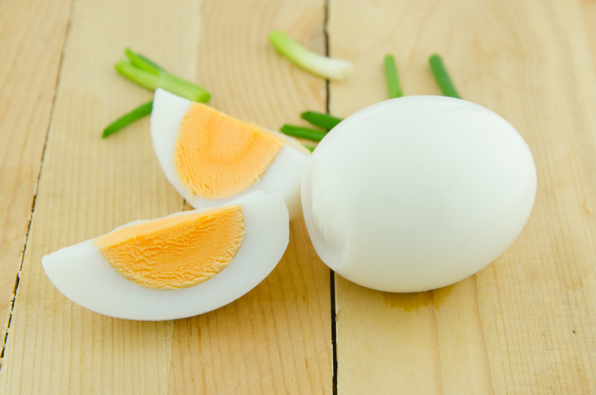 hard boiled eggjpg - چاقی صورت با تغذیه ؛ خوراکی های مفید که باعث چاقی صورت می شود
