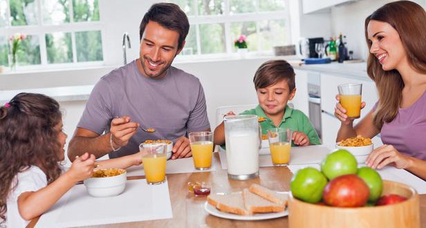خوردن صبحانه2 worldbook 616x330 - راهکارهایی موثر برای پایبندی به رژیم غذایی