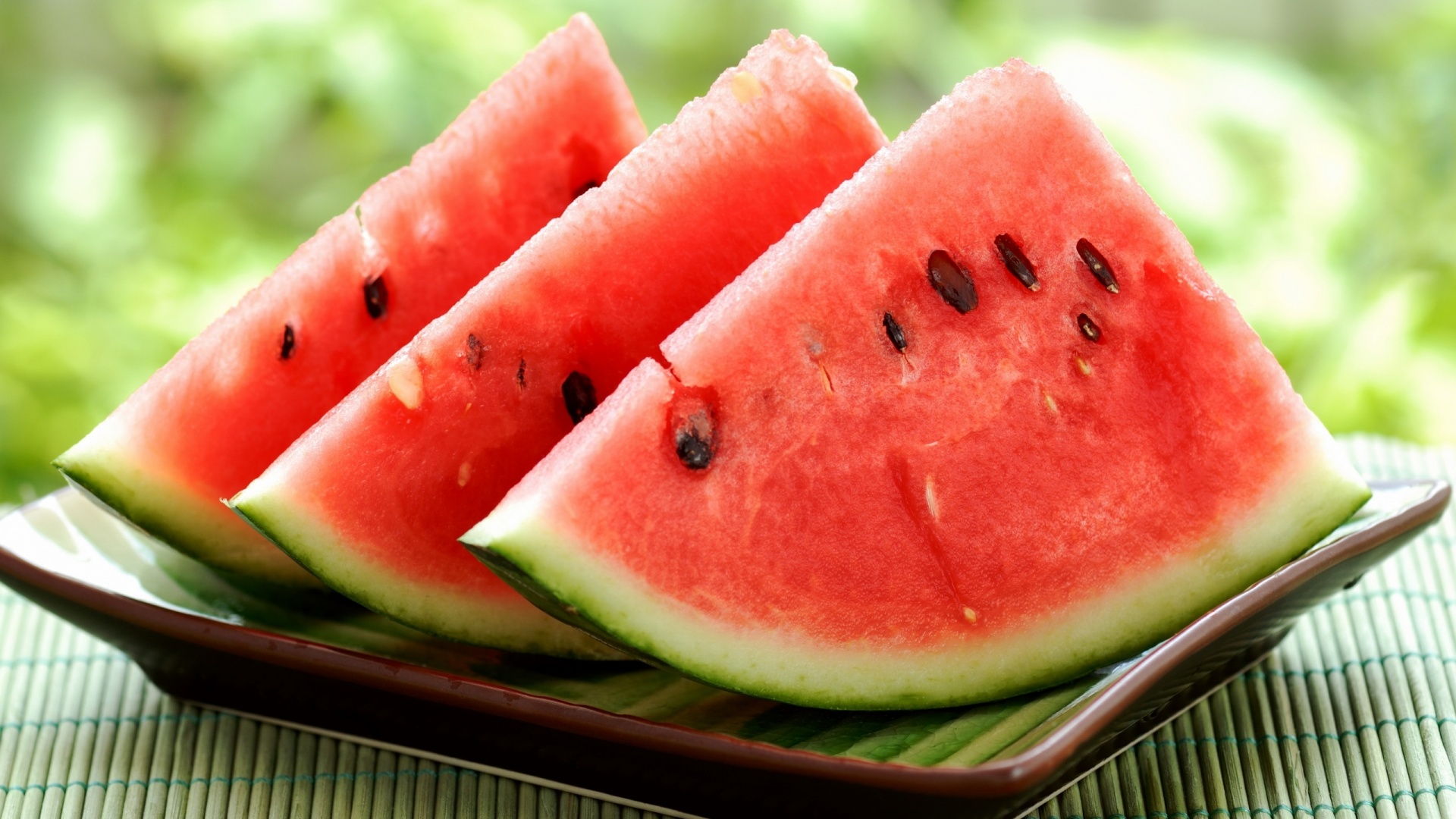 Watermelon - مواد غذایی با کالری تقریبا صفر و استفاده از آنها در رژیم لاغری 