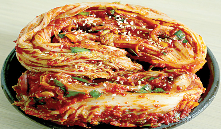 kimchi 1 - غذاهایی حاوی آنزیم های گوارشی طبیعی که به هضم غذا کمک می کنند