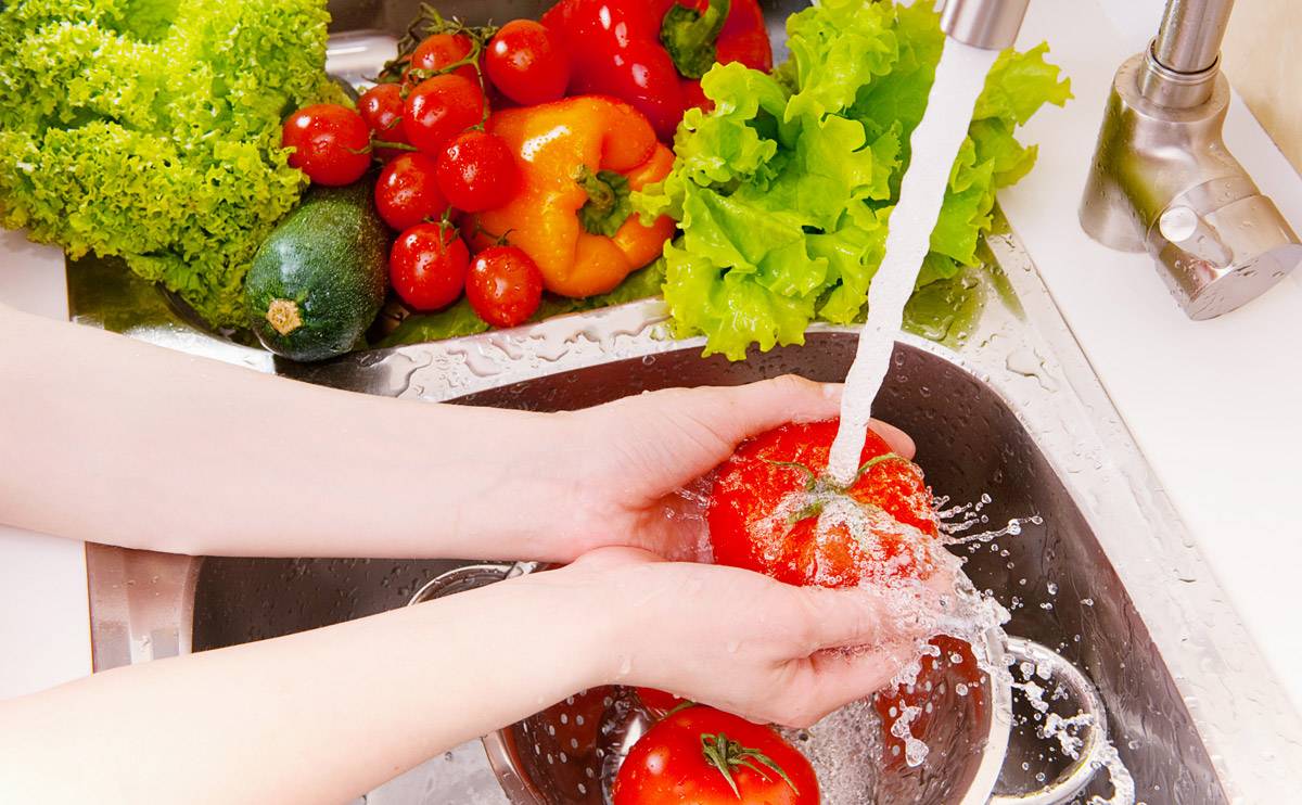 Tips and advice for washing and disinfecting fruit and vegetables - سموم طبیعی موجود در مواد غذایی