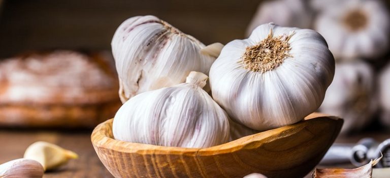 17 Side Effects Of Garlic You Must Be Aware Of 768x350 - خواص ادویه‌ها و گیاهان مختلف برای سلامتی