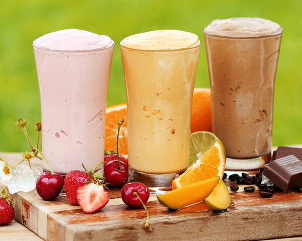 plodovo smoothie - توصیه های کاربردی برای افزایش وزن افراد لاغر