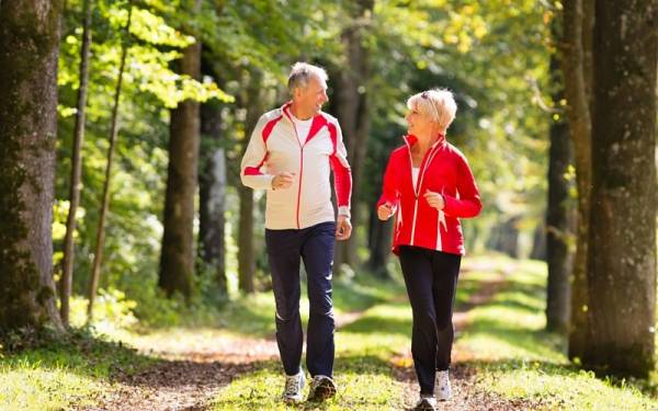پیاده روی - 7 توصیه کاربردی برای پیشگیری از احتمال بروز حمله قلبی و سکته مغزی