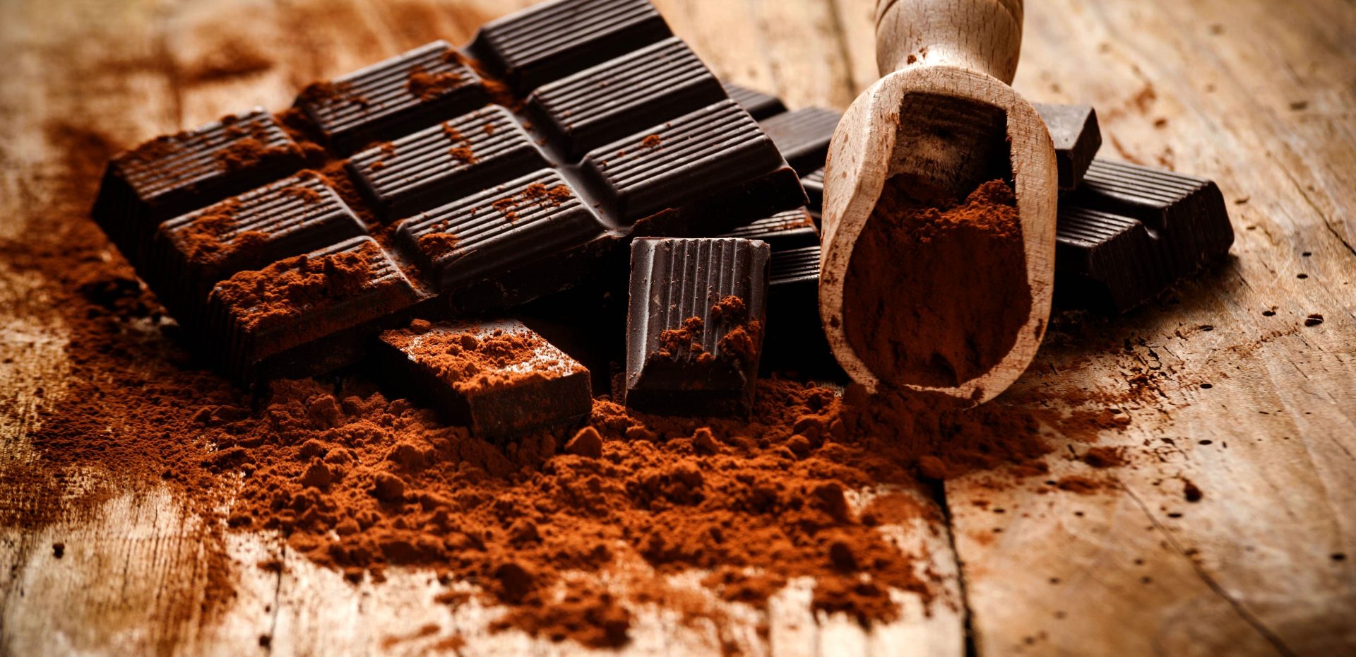 Dark Chocolate 1920x930 - 7 توصیه کاربردی برای پیشگیری از احتمال بروز حمله قلبی و سکته مغزی