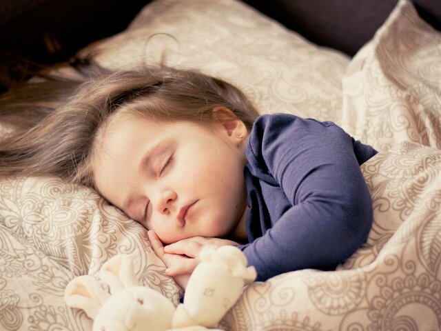 منظم بودن زمان خواب در دوران کودکی