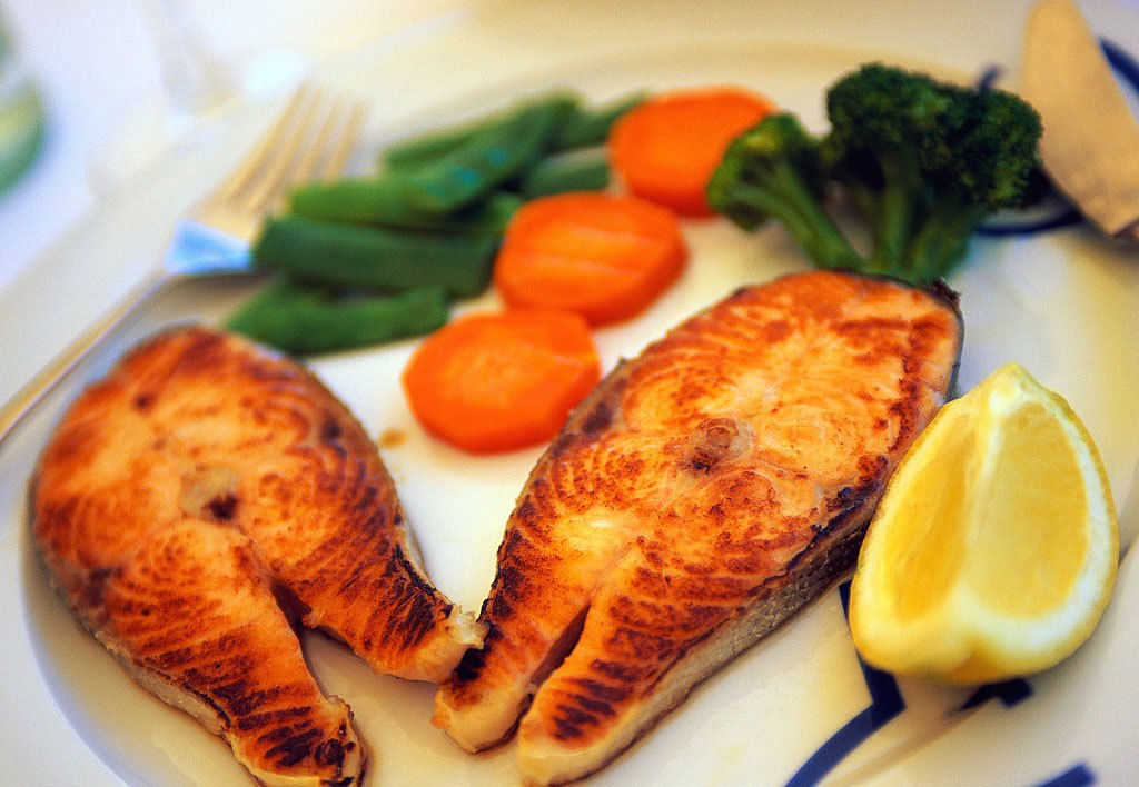 گونه ماهی را طعم دار کنید تا همه انگ 4 - نکاتی ساده برای خوردن غذای سالم و رژیمی در رستوران