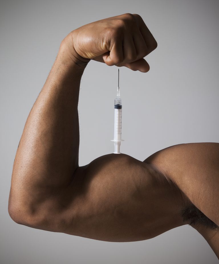 syringe perched on a flexed muscular arm 102759854 58a9f21f3df78c345b9b1548 1 - عوارض تزریق هورمون‌های آنابولیک (عضله ساز چربی سوز) در ورزشکاران