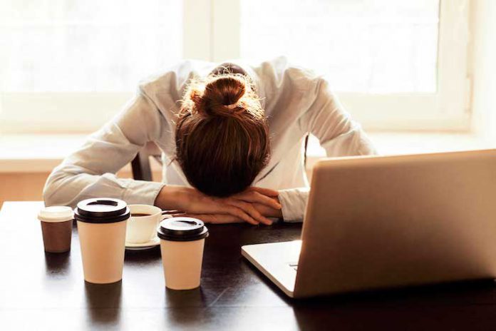 کاهش احساس خستگی ناشی از کمبود خواب با این میان وعده ها