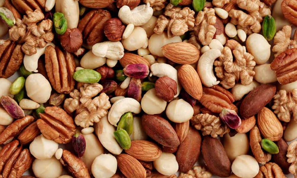 Nuts - درمان خشکی پوست و آسیب‌های پوستی با مصرف برخی مواد غذایی