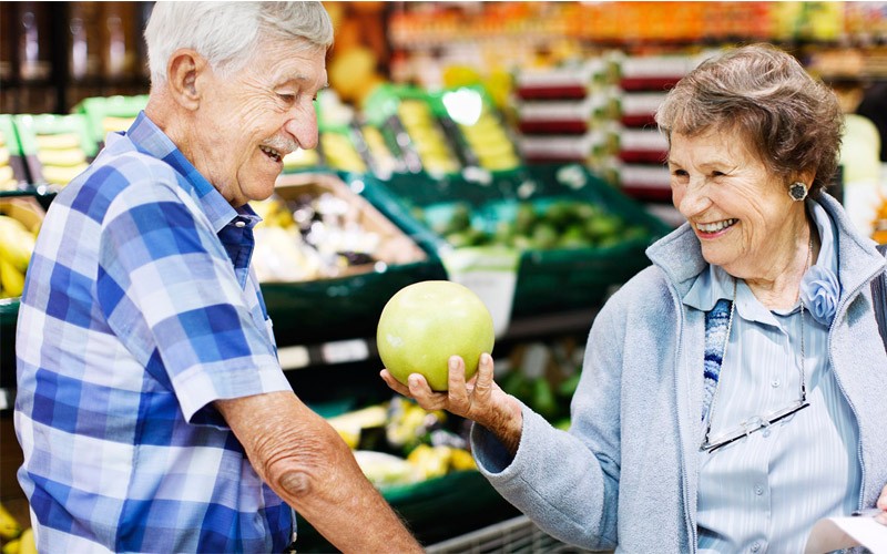 Untitled 3 8 - تغذیه سالمندان – مصرف کدام غذاها برای سالمندان دشوار است؟