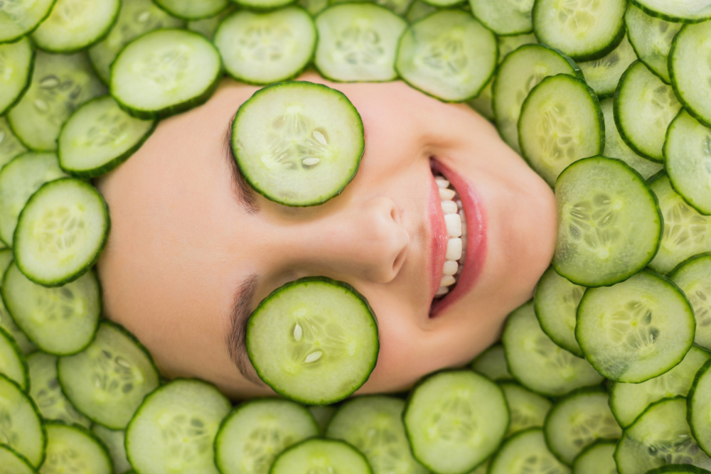 cucumber skin treatment - درمان خشکی پوست و آسیب‌های پوستی با مصرف برخی مواد غذایی