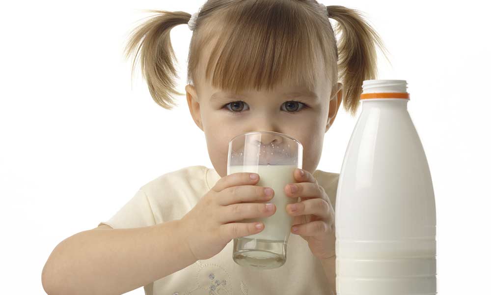 شیر پاستوریزه برای کودکان - غذاهایی که سبب تشدید شب ادراری می شود