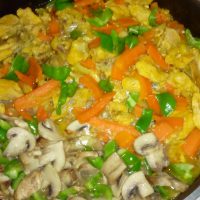 خوراک قارچ و سبزیجات بخارپز