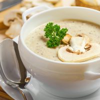 طرز تهیه سوپ قارچ و سیر خامه ای
