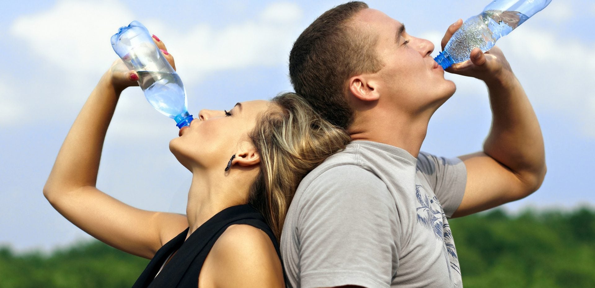 drink water 1920x930 1 - اشتباهات رایج برای جبران کم آبی بدن