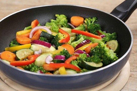 vegetables - کدام سبزیجات باید پیش از مصرف پخته شوند؟
