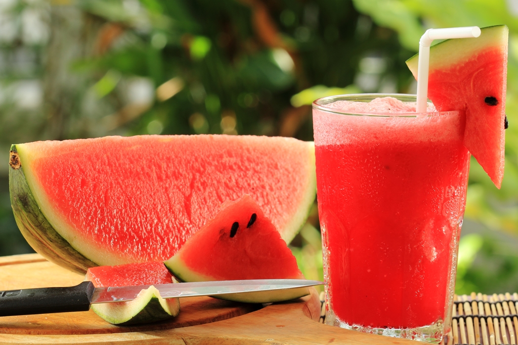 watermelon juice - فواید اعجاب انگیز هندوانه در فصل گرما