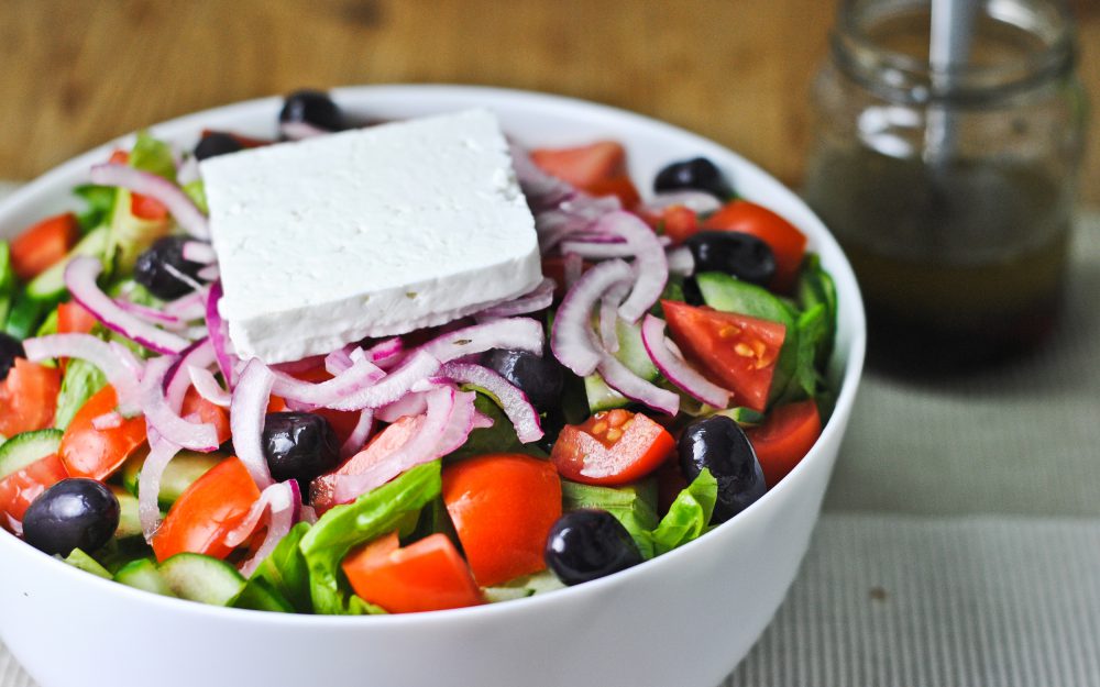 Greek Salad 1000x625 1 - طرز تهیه سالاد یونانی رژیمی