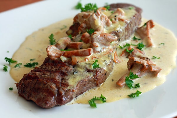 steakwithmushroom - طرز تهیه استیک گوشت با سس قارچ رژیمی